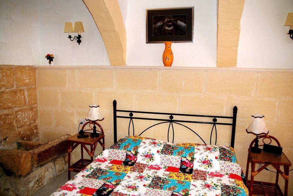 Anna Karistu Accommodation Kerċem Chambre photo