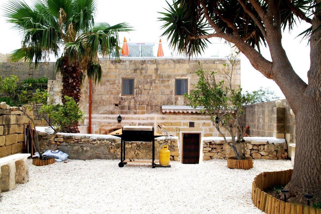 Anna Karistu Accommodation Kerċem Extérieur photo