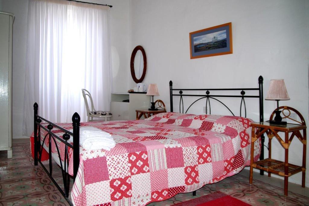 Anna Karistu Accommodation Kerċem Chambre photo